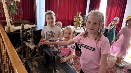 Сказочный день в купеческой усадьбе: дети участников СВО прикоснулись к истории