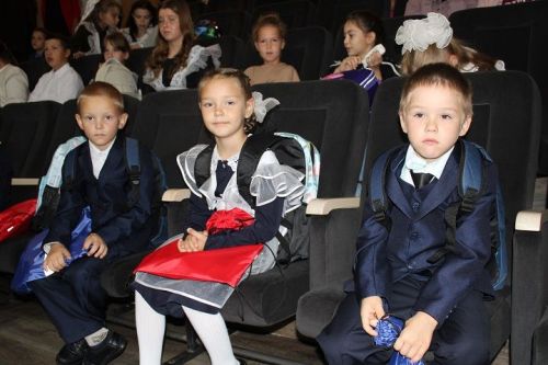 22 августа в районном доме культуры прошла традиционная благотворительная акция «Помоги собраться в школу» (фоторепортаж)