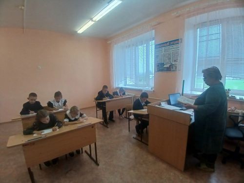 Школьники Чувашско-Чебоксарской школы написали диктант «Россия — дом народов»
