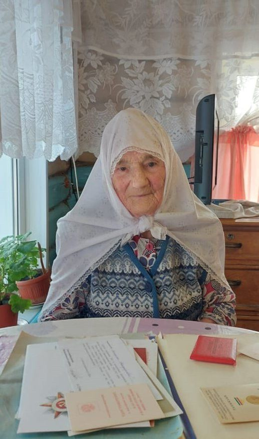 Уналты яшеннән — хәрби заводта