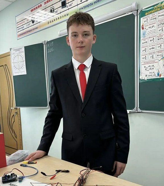 Школьник Костя Главнов из Утяшкино превращает груду проводов в живые механизмы