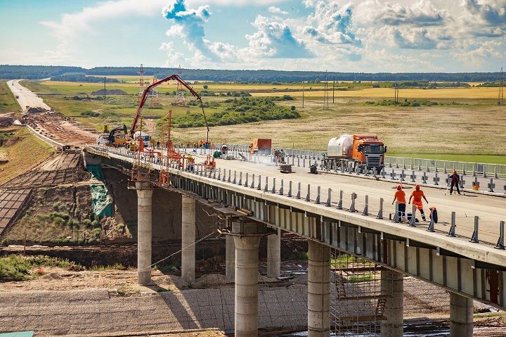 Коллектив ООО «Мостовик» поздравляет коллег с профессиональным праздником - Днём работников дорожного хозяйства!