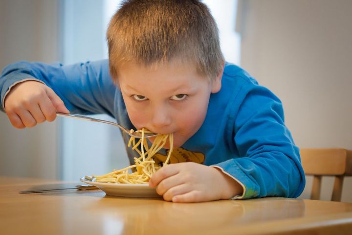 Психологи объяснили, почему дети предпочитают еду бежевого цвета