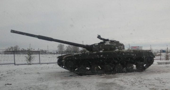 В Новошешминск привезли танк