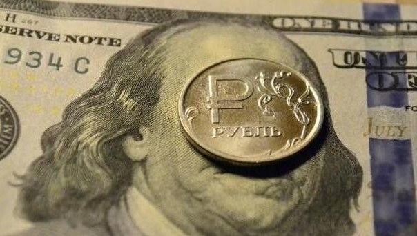 Курс доллара преодолел психологическую отметку в 64 рубля