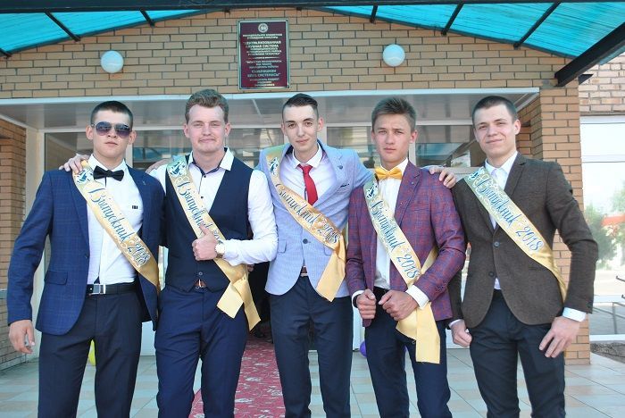 25 июня в Новошешминске отшумел  выпускной бал для 62 выпускников районных школ