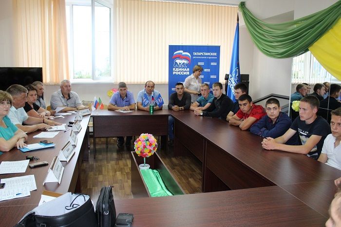 Работа и учеба  такая тема разговора с отслужившими ребятами обсуждалась в Новошешминском РДК