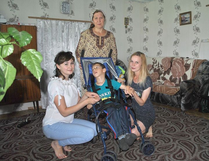 Благодаря добрым людям у мальчика с ограниченными возможностями из Новошешминска появилась удобная коляска