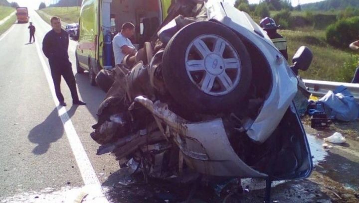 В страшной аварии в Татарстане погибли четыре человека