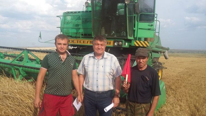 Новошешминский хлебороб Александр Анисимов -  лидер всех пятидневок