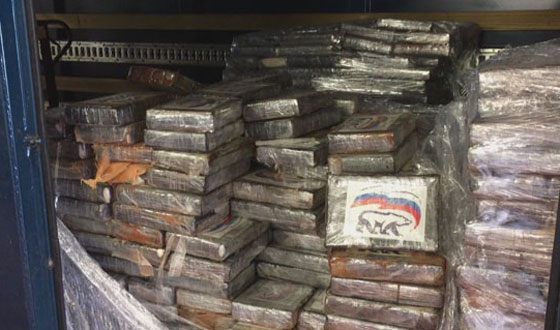 В Бельгии обнаружили кокаин с символикой «Единой России»