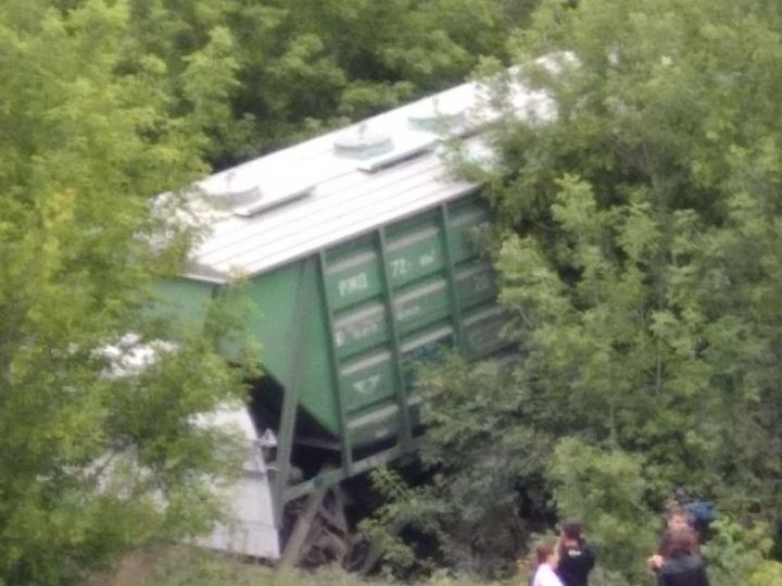 В Челнах под грузовым составом рухнул мост