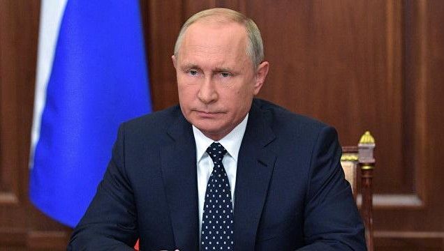 Путин прокомментировал предложение о запрете смартфонов в школах