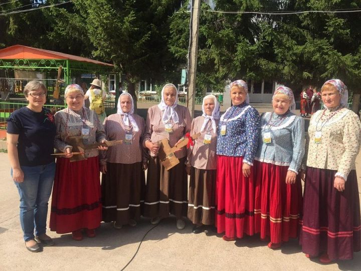 Черемухово Бистәсеннән «Рябинушка»  коллективы «Крутушка» фестивалендә