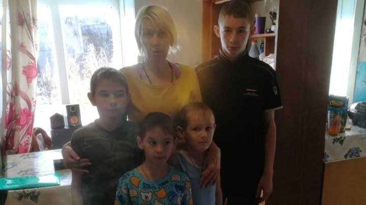В Алексеевском районе подросток услышал сигнал пожарного извещателя и спас троих младших братьев из горящего дома