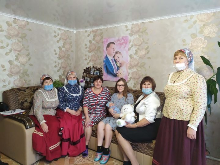 Сотой по счету молодой маме Новошешминского района вручен сертификат за рождение первенца