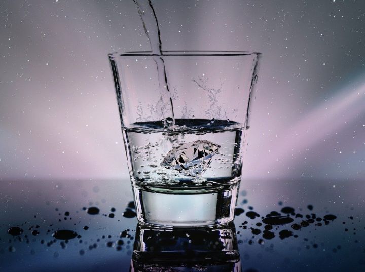 Стало известно, что утренний стакан воды натощак может вызвать серьезные последствия