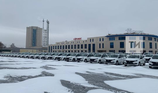 Президент Татарстана Рустам Минниханов выделил сельским больницам новые автомобили