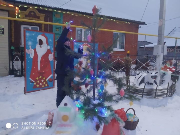 Семья предпринимателя из Горшково украсила для сельчан площадь