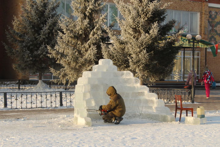 В Новошешминске идет подготовка к новогодним праздникам