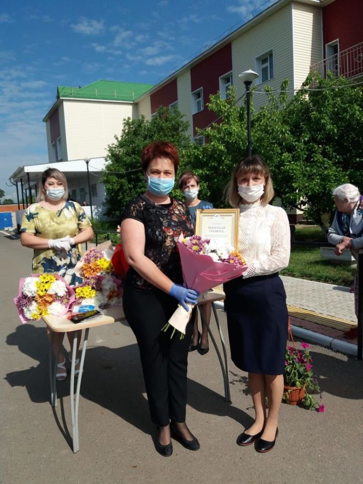 Яңа Чишмәдән Людмила Сорокинага ТР Хезмәт министрлыгының Мактау грамотасы тапшырылды