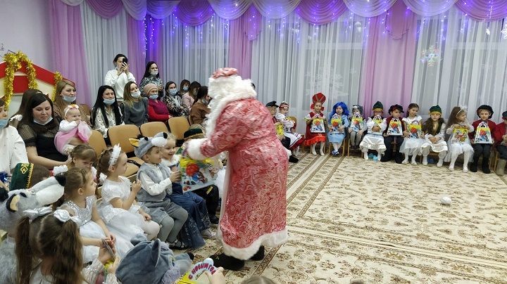 24 декабря в Новошешминском детском саду «Золотой ключик» прошло мероприятие «Новогодняя мозаика культур»