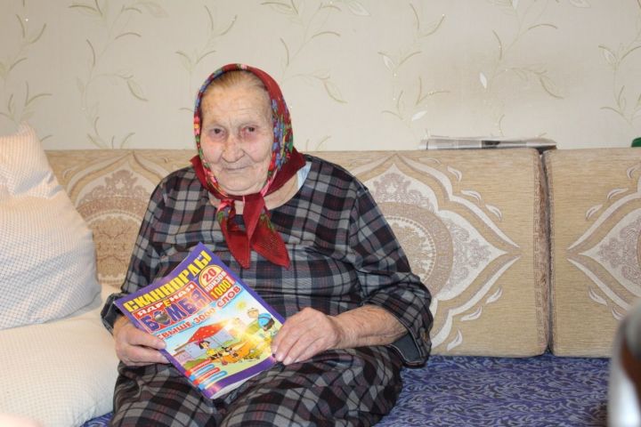 5 февральдә Ленино авылында яшәүче педагогик хезмәт ветераны һәм тыл хезмәтчәне Нина Филипповага 90 яшь тула