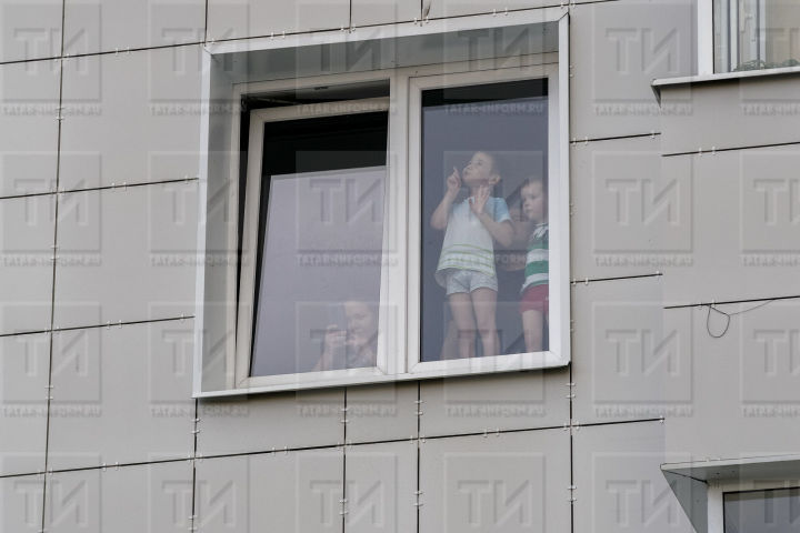 2 способа защиты ребенка от падения из окна