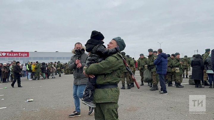 Из Казани провожают первый эшелон мобилизованных татарстанцев