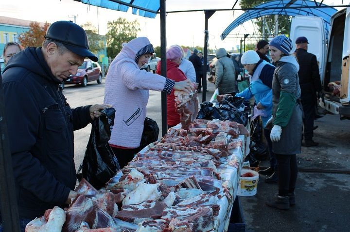 В канун Дня работника сельского хозяйства в Новошешминске прошла очередная осенняя ярмарка