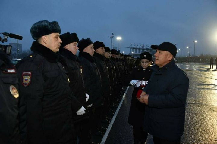 Президент РТ вручил сотрудникам МВД ключи от служебных машин