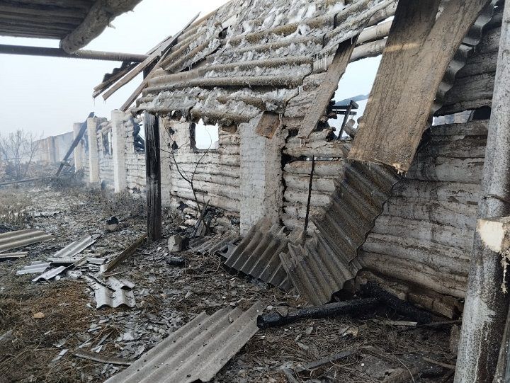 В селе Слобода Архангельская сгорело здание конюшни