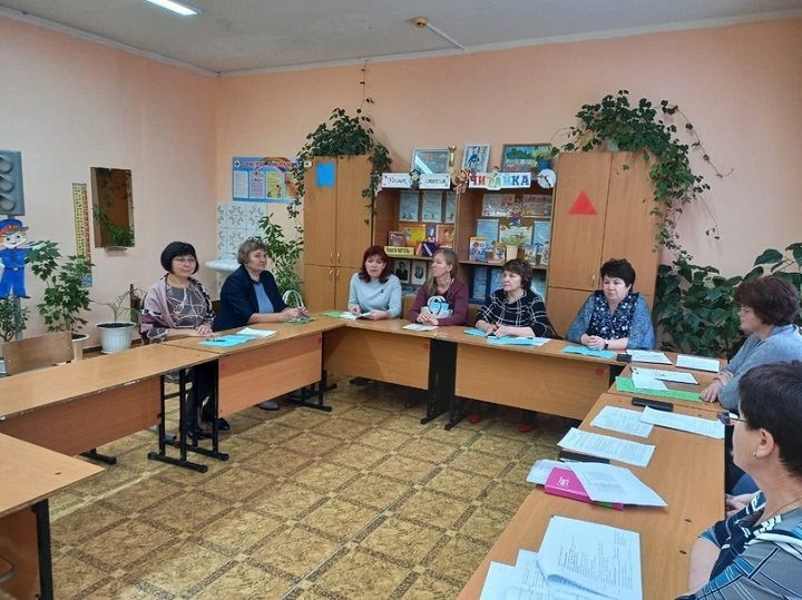 В Новошешминской средней  школе  прошло заседание учителей начальных классов