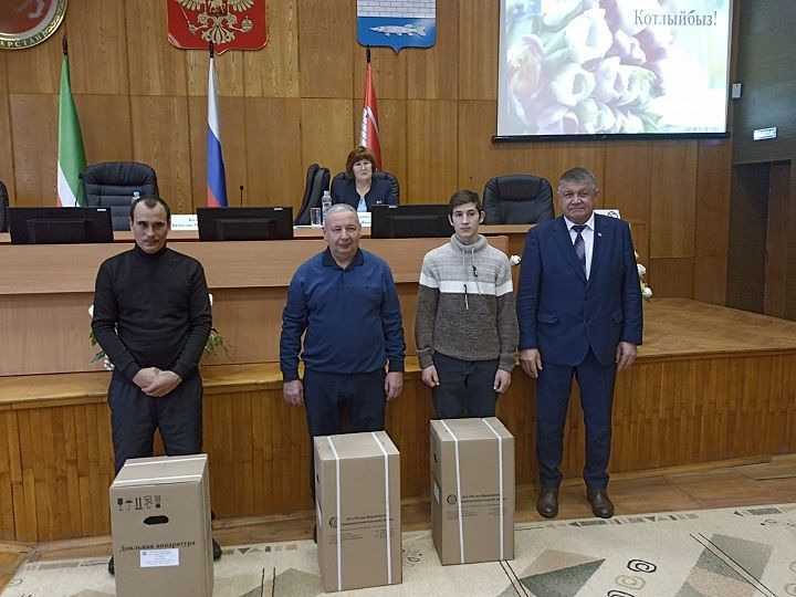 Шәхси хуҗалыкларга саву аппаратлары тапшырылды