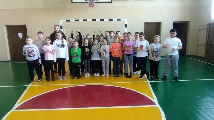 В преддверии Нового года в Новошешминской в средней школе прошёл детский час «Весёлые старты»