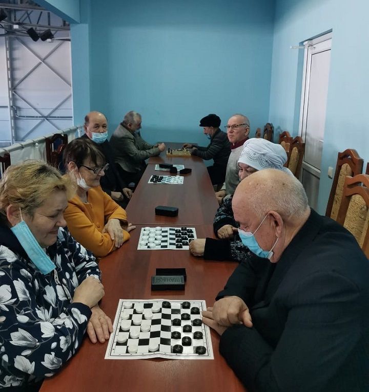 Пенсионерлар арасында шахмат-шашка турниры