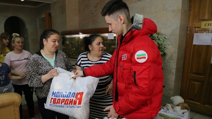 Волонтеры РТ оказывают помощь прибывшим переселенцам из ДНР и ЛНР