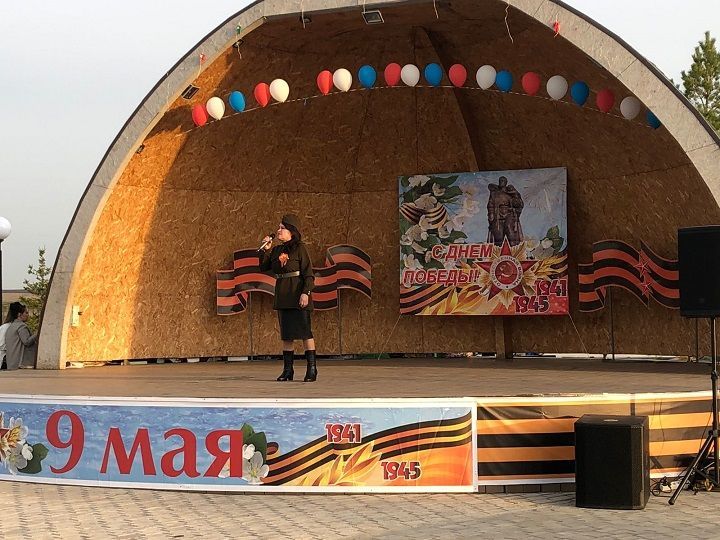 Вечером 9 мая в парке культуры и отдыха в Новошешминске состоялся праздничный концерт, посвящённый Дню Победы