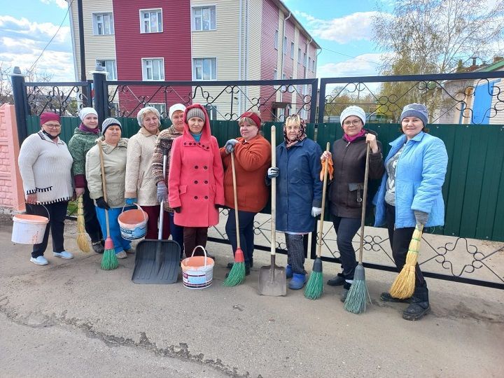 Накануне праздника Победы в Новошешминском районе  прошел субботник