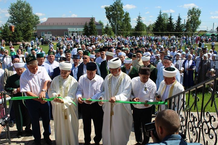 В селе Азеево открылась новая мечеть «Хайдар»