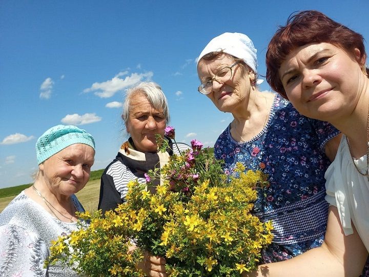 Кичә Яңа Чишмә интернат-йортында яшәүчеләр Иван Купала көнен билгеләп үткәннәр