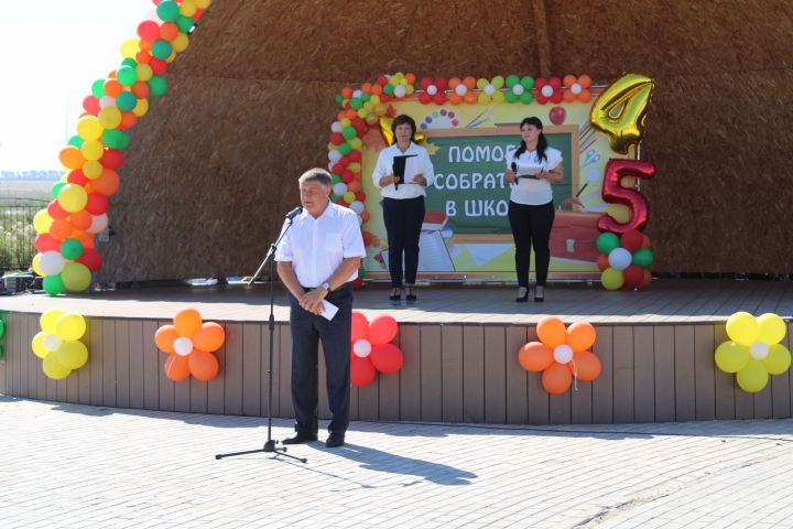 24 августа в Новошешминске прошла акция «Помоги собраться в школу»