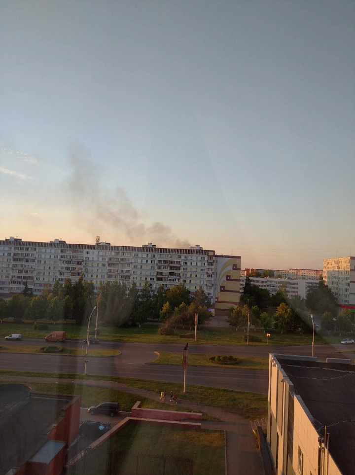 Пожар в челнах сегодня. Пожар. Пятиэтажки. Город горит. Пожар в городе.