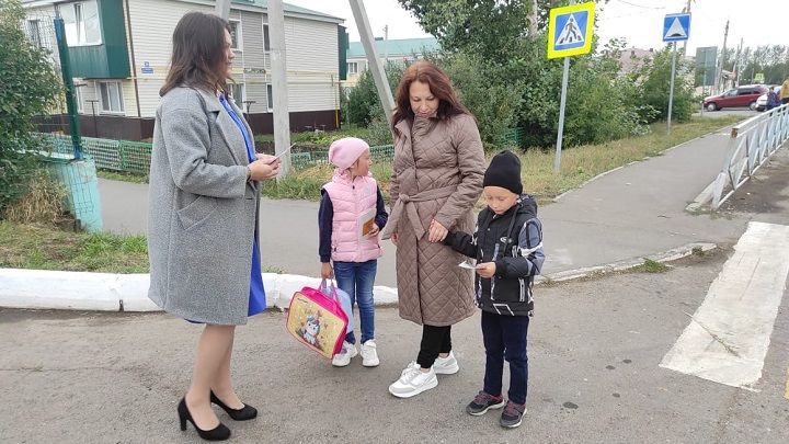 Сотрудники ОГИБДД новошешминска провели акцию «Ребёнок главный пассажир»