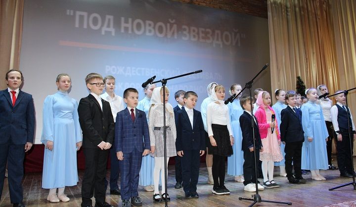 В канун Старого Нового года в РДК прошел II Рождественский благотворительный фестиваль фольклорной песни.