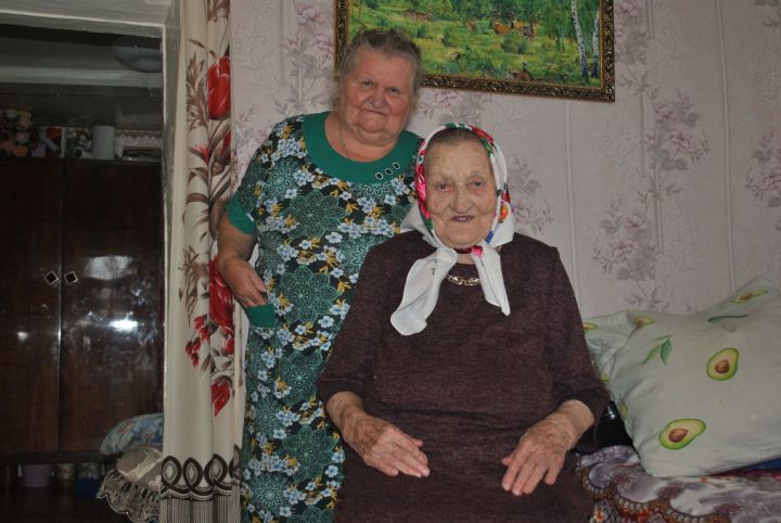 И в 95 не может усидеть на месте