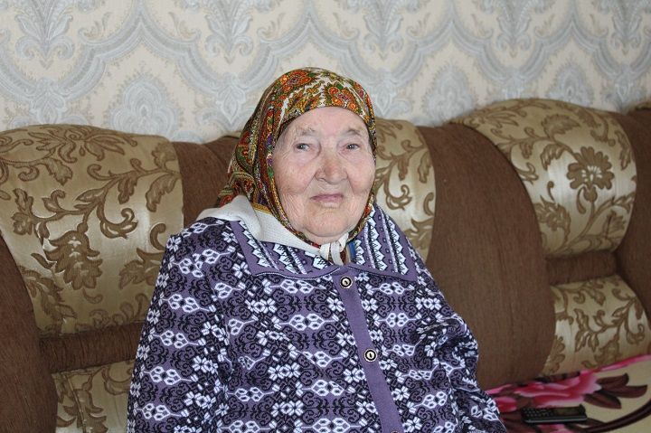 6 октября с 90-летием поздравили Калинину Любовь Александровну из села Ленино