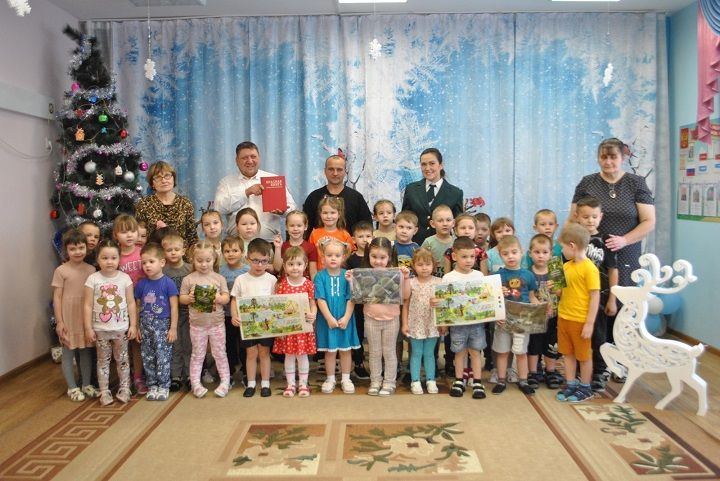 Экологическое занятие для детсадовцев провели экологи в Новошешминске