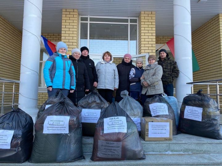 От Совета женщин депутатов Новошешминского района и женсовета был организован сбор гуманитарной помощи