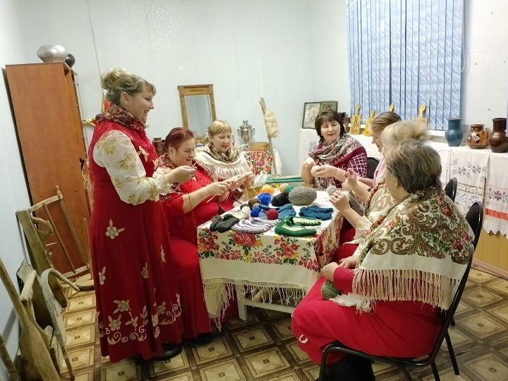Специалисты Петропавловского СДК провели мероприятие в форме деревенских посиделок
